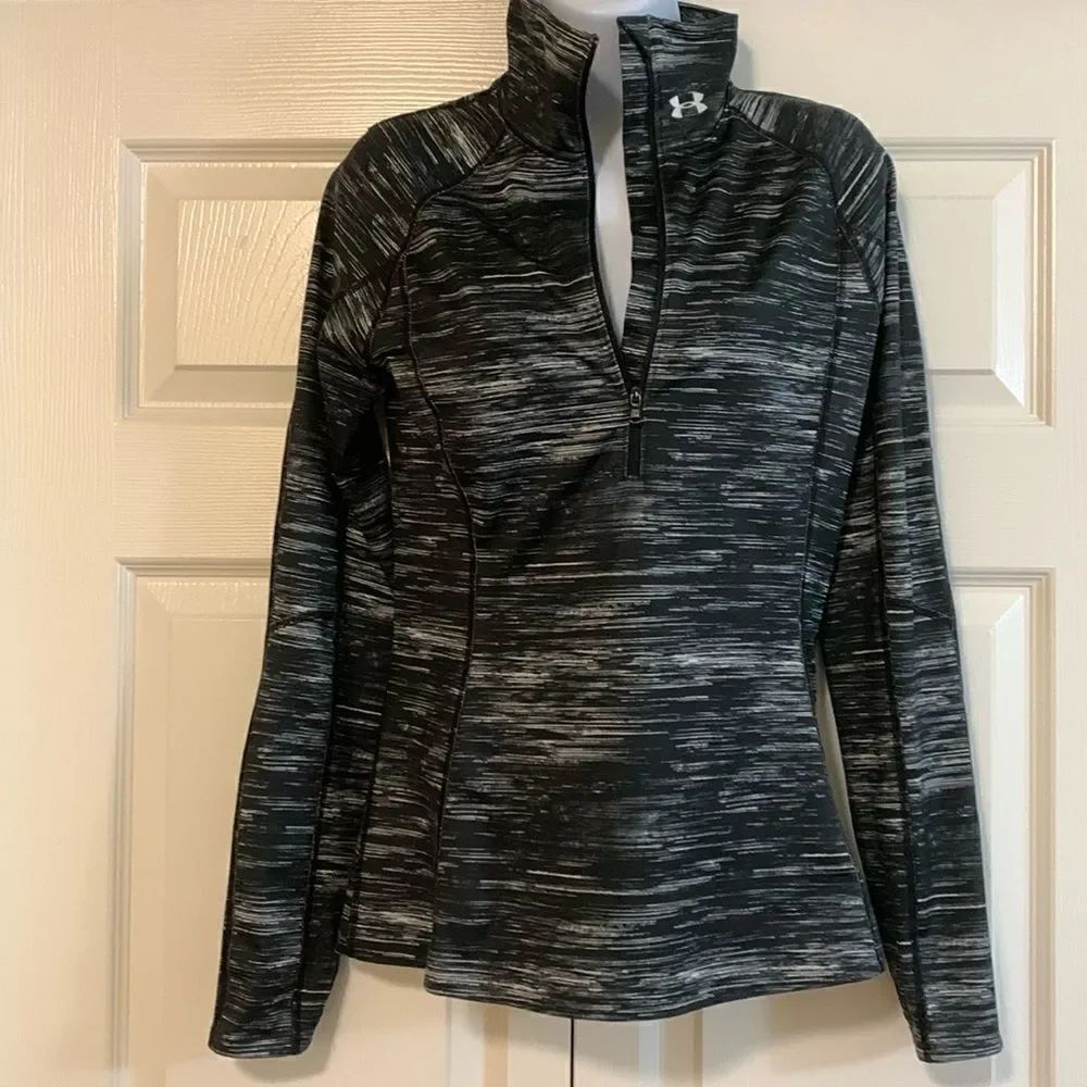 UNDERARMOUR, pullover, 1/2zip, fleece interior, good condition, small